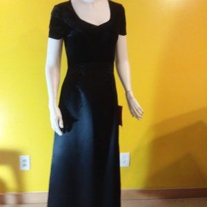 Papell Boutique Evening Gown, Size 4P